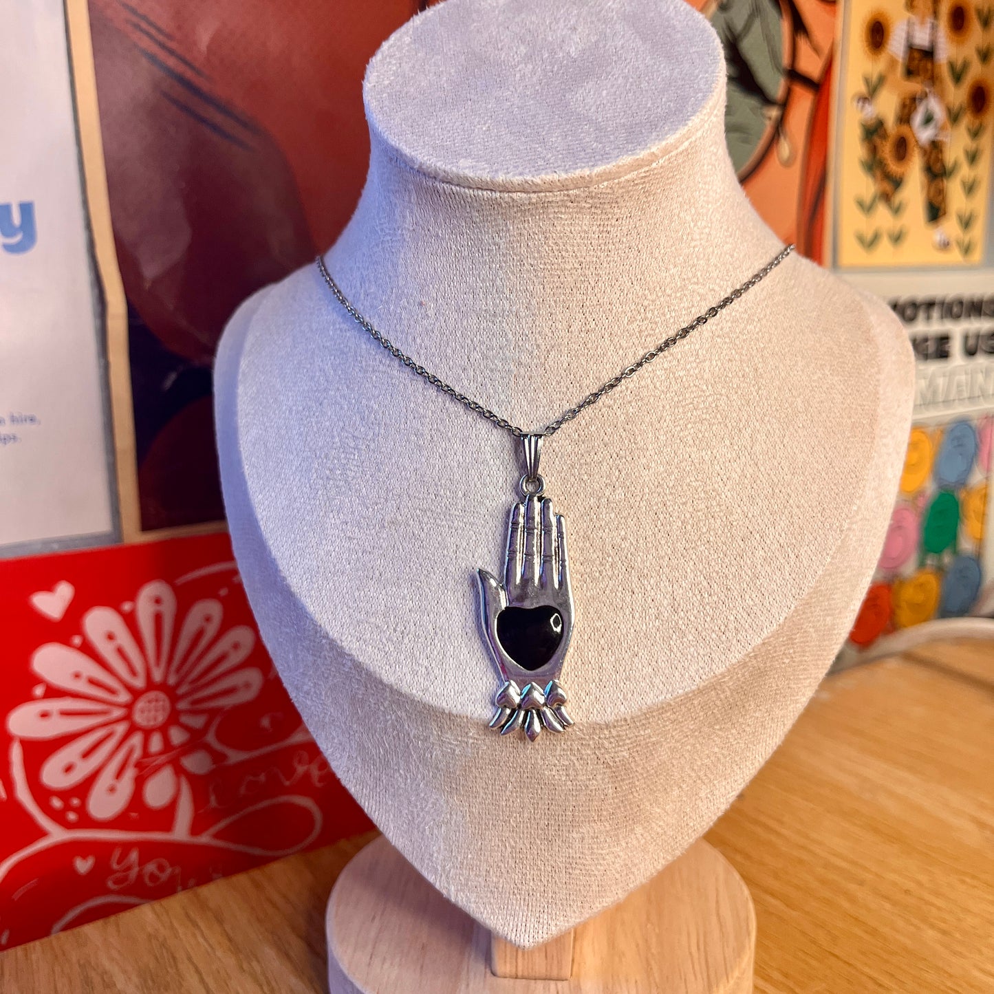 BLACK HEART PALM NECKLACE