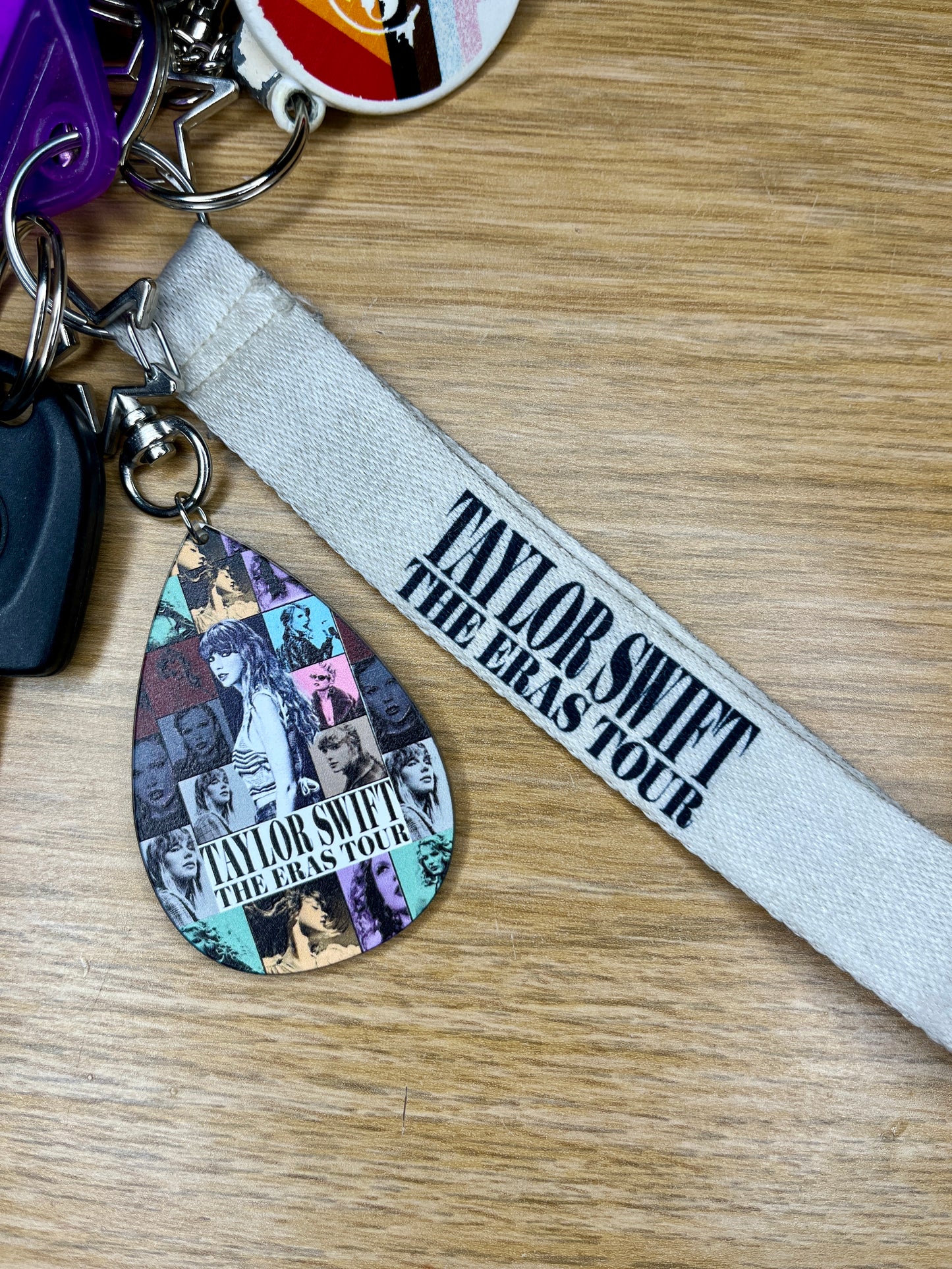 TAYLOR SWIFT KEYRING