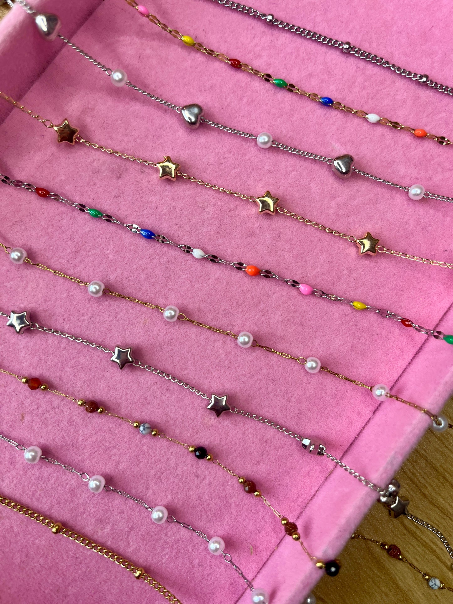 CLASSIC BEADED NECKLACE