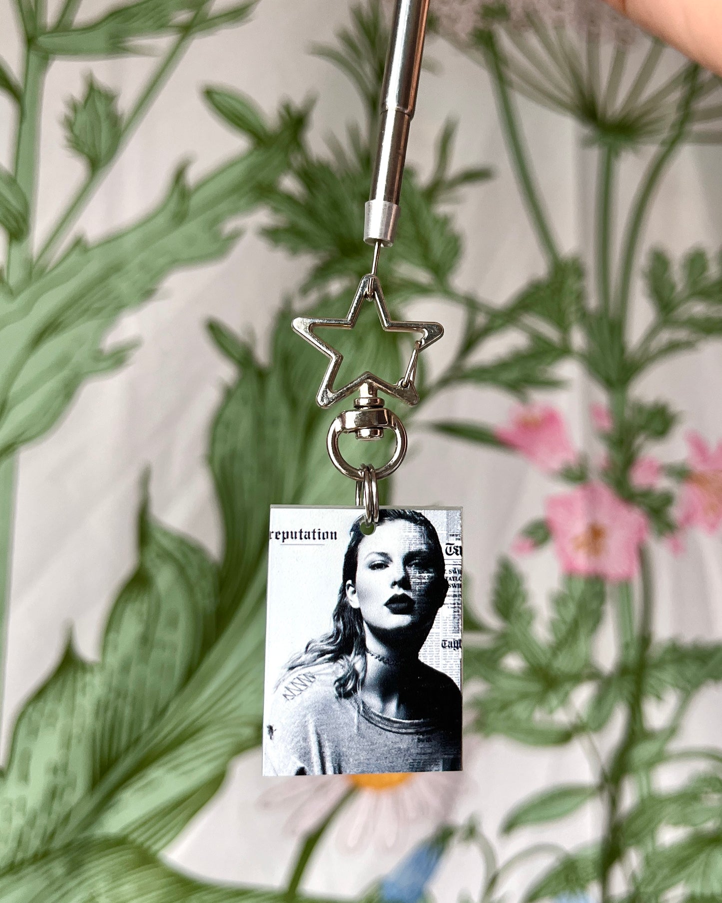 TAYLOR SWIFT KEYRING