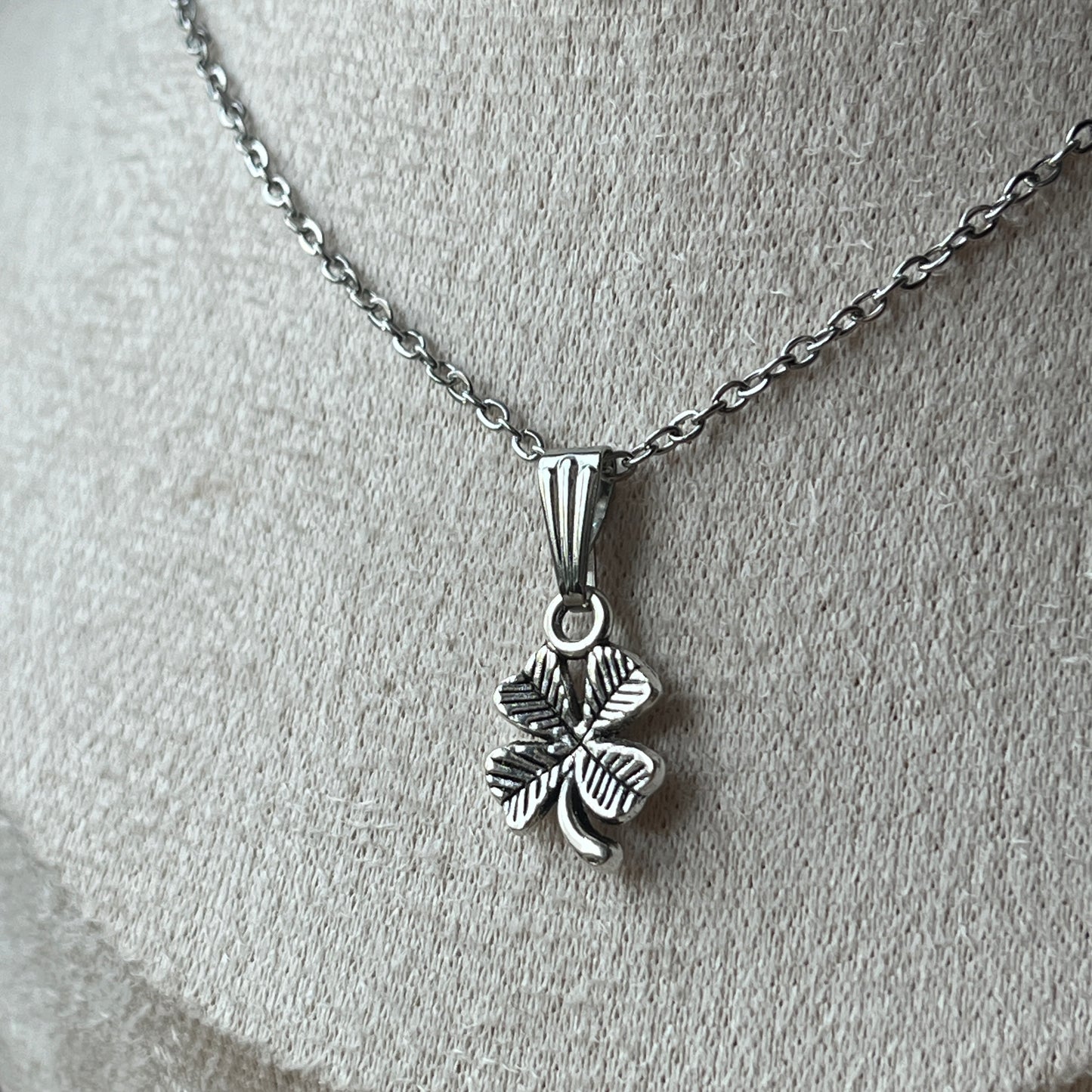 SILVER 4 LEAF CLOVER NECKLACE