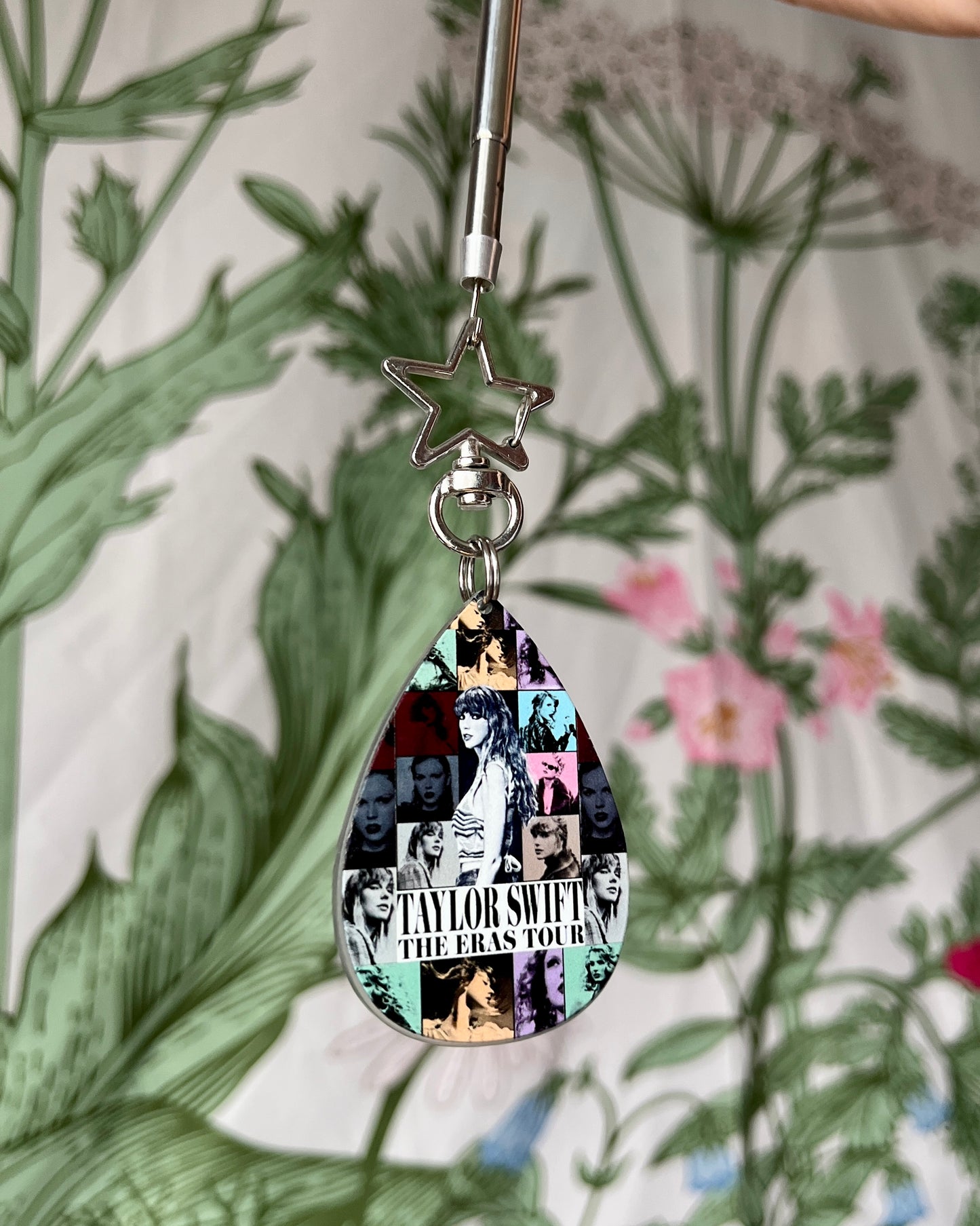 TAYLOR SWIFT KEYRING