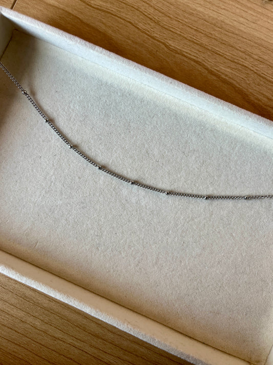 CLASSIC BEADED NECKLACE